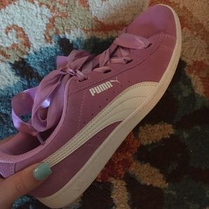 Soft foam pink puma w ribbon shoelaces